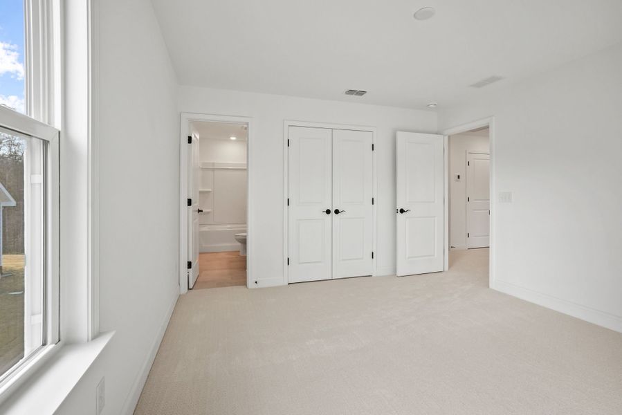 Spacious, unfurnished interior of a new home in Forest Creek, Waxhaw (Image 64).