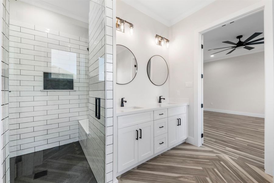 Furnished interior view inside a new home in , Baytown (Image 10).