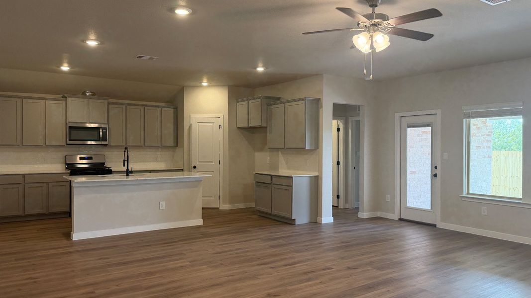 Spacious, unfurnished interior of a new home in The Lakes Northwest, Corpus Christi (Image 17).