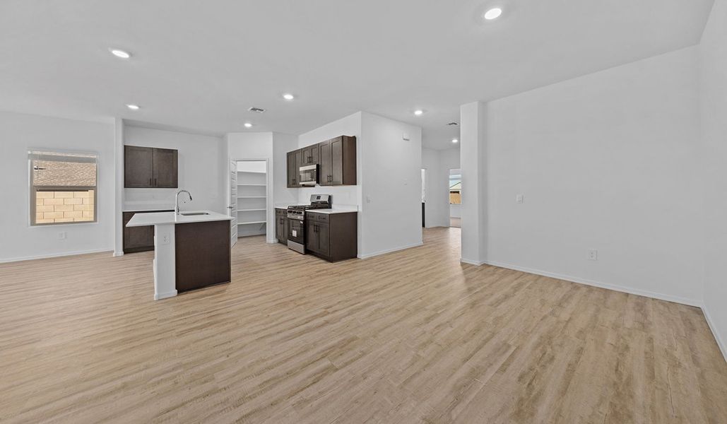 Representative unfurnished interior of a home built from the Lakeway - H40L by D.R. Horton in Sycamore Vista, Vail (Image 16).