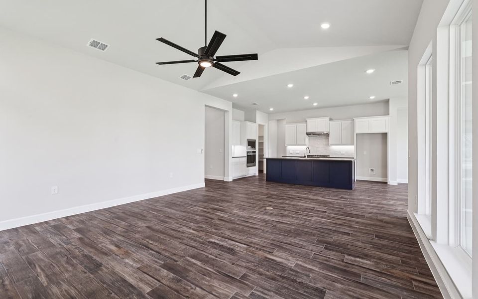 Spacious, unfurnished interior of a new home in Kissing Tree, San Marcos (Image 11). Spacious, unfurnished interior of a new home in Kissing Tree, San Marcos (Image 11).