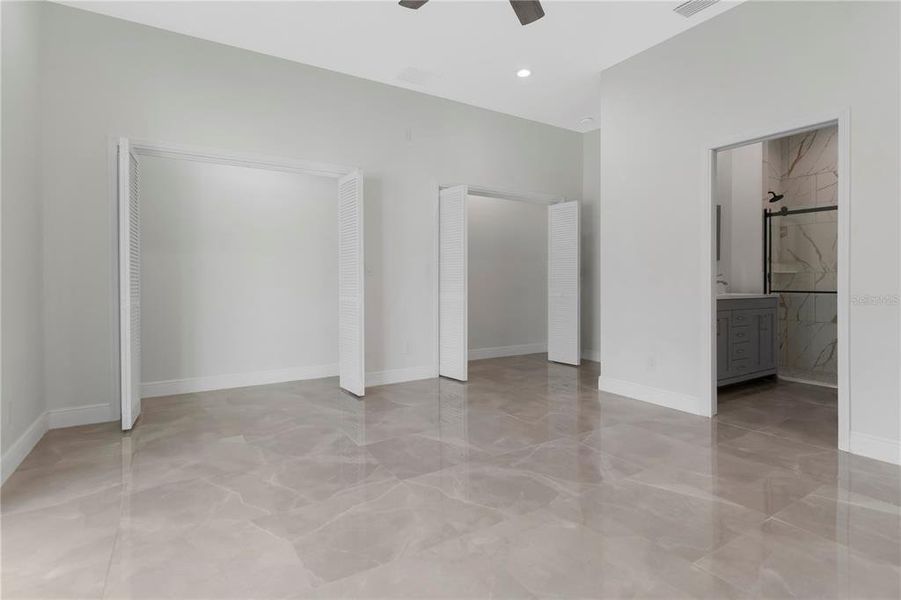 Spacious, unfurnished interior of a new home in , Tampa (Image 31).