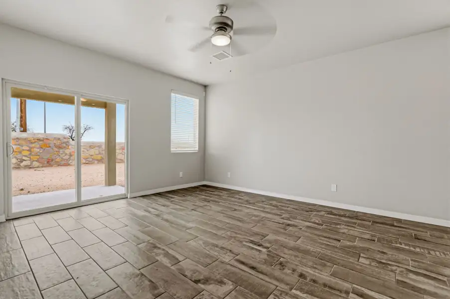 Spacious, unfurnished interior of a new home in Paseo del Este, El Paso (Image 48). Spacious, unfurnished interior of a new home in Paseo del Este, El Paso (Image 48).