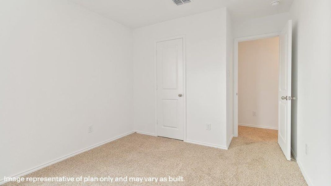 Spacious, unfurnished interior of a new home in Blue Ridge Ranch, San Antonio (Image 23).