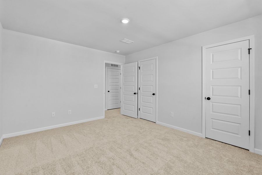 Spacious, unfurnished interior of a new home in Fieldstone, Lexington (Image 40).