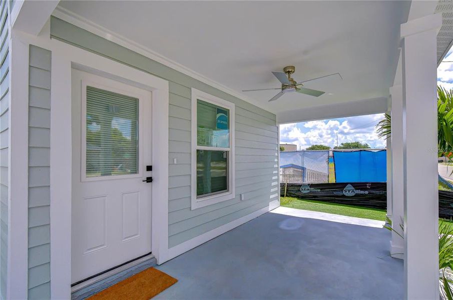 Exterior details and patio area of a home in , Bradenton (Image 3).
