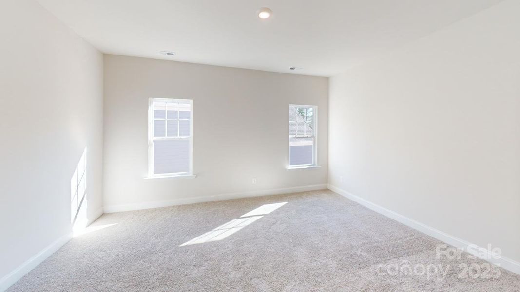 Spacious, unfurnished interior of a new home in Edgewood Preserve, Huntersville (Image 11).