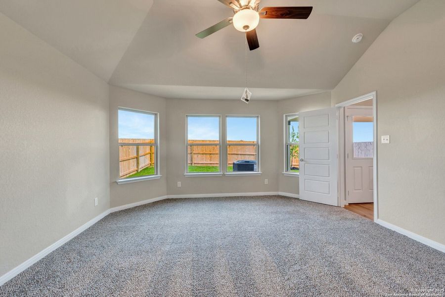 Spacious, unfurnished interior of a new home in Park Place, New Braunfels (Image 28).