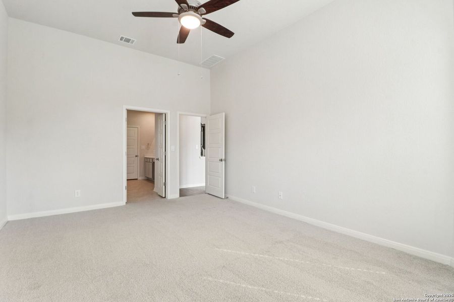 Spacious, unfurnished interior of a new home in Fox Falls, Boerne (Image 35). Spacious, unfurnished interior of a new home in Fox Falls, Boerne (Image 35).