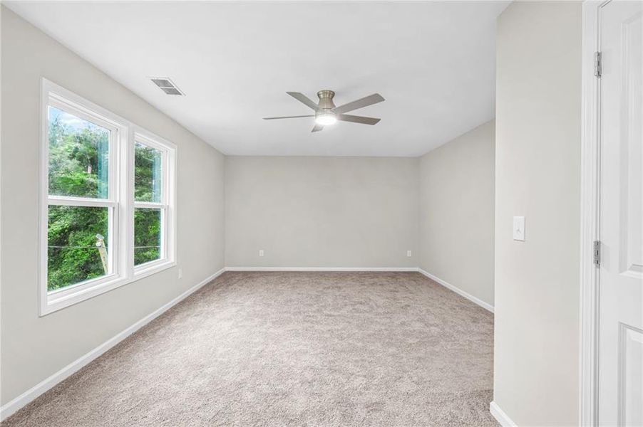Spacious, unfurnished interior of a new home in , Stockbridge (Image 33).