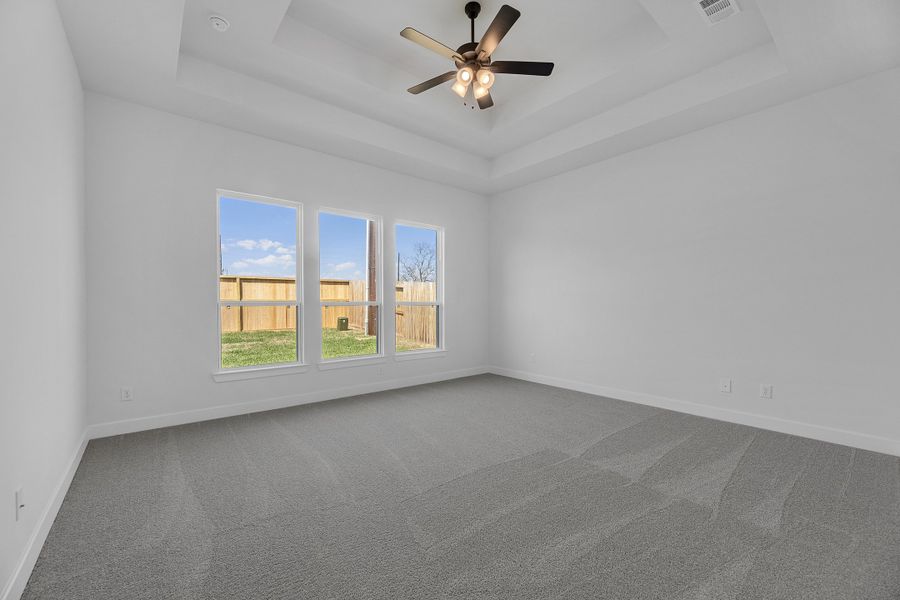 Spacious, unfurnished interior of a new home in Sienna, Missouri City (Image 12).