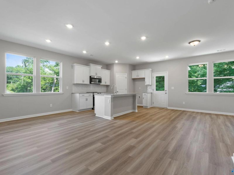 Spacious, unfurnished interior of a new home in Bailey Park, Fayetteville (Image 10).