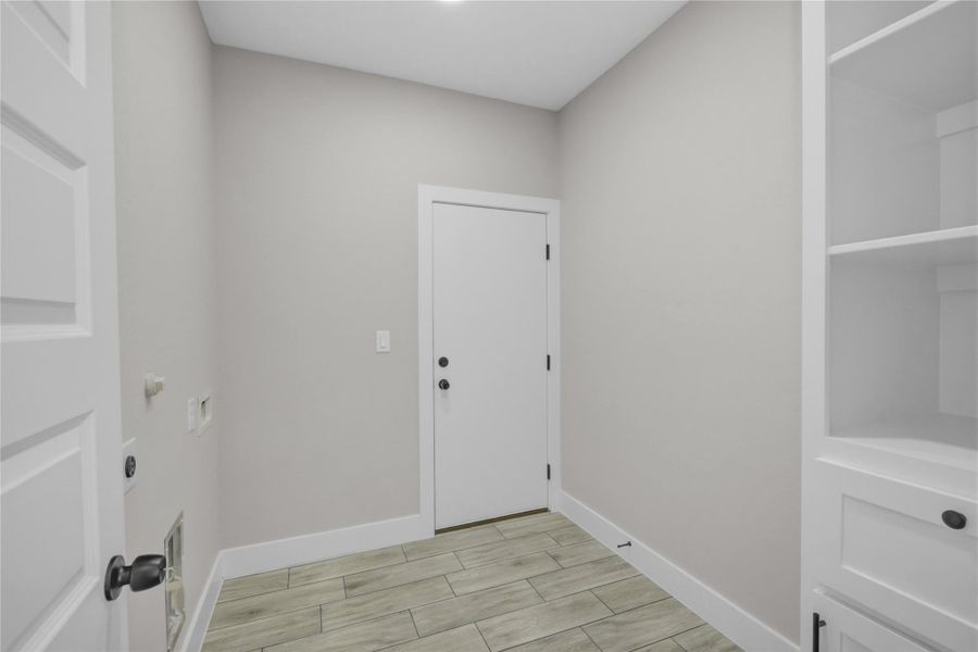 Spacious, unfurnished interior of a new home in , Freeport (Image 16).