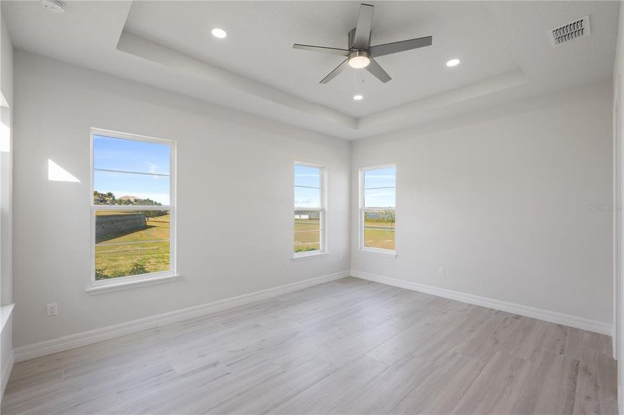 Spacious, unfurnished interior of a new home in , Lake Alfred (Image 21).