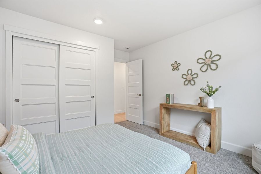 Furnished interior view inside a new home in Feather Ridge, Redmond (Image 31).