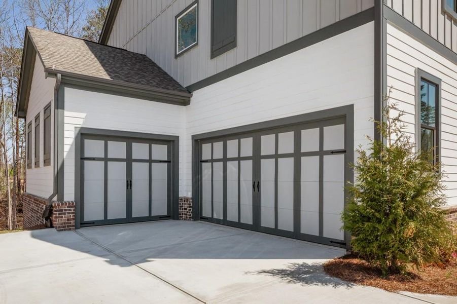 Exterior details and patio area of a home in Arden on Lanier, Cumming (Image 3).