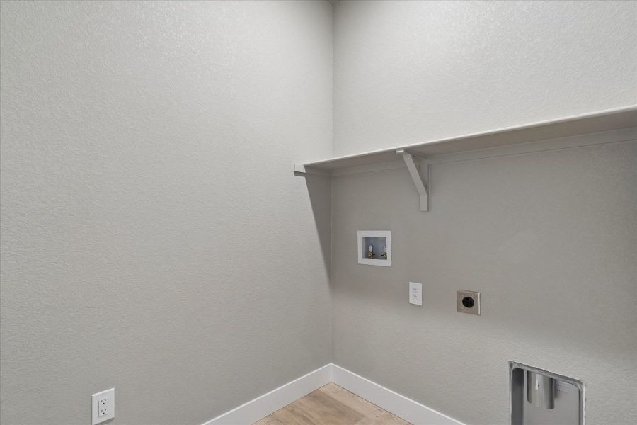 Spacious, unfurnished interior of a new home in Aspen Meadows, Colorado Springs (Image 32). Spacious, unfurnished interior of a new home in Aspen Meadows, Colorado Springs (Image 32).