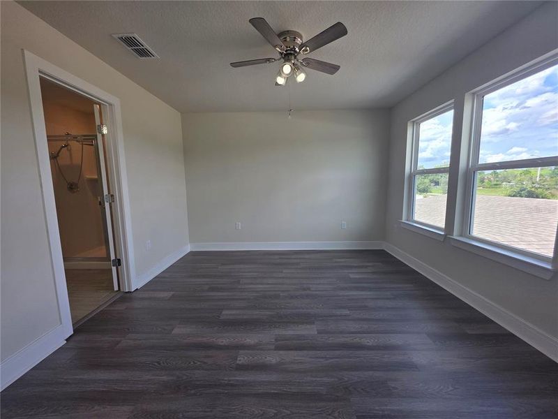 Spacious, unfurnished interior of a new home in , Orlando (Image 21).