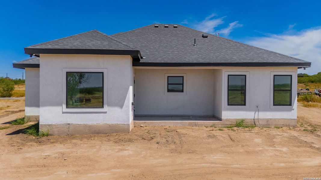 Exterior details and patio area of a home in , Eagle Pass (Image 3).