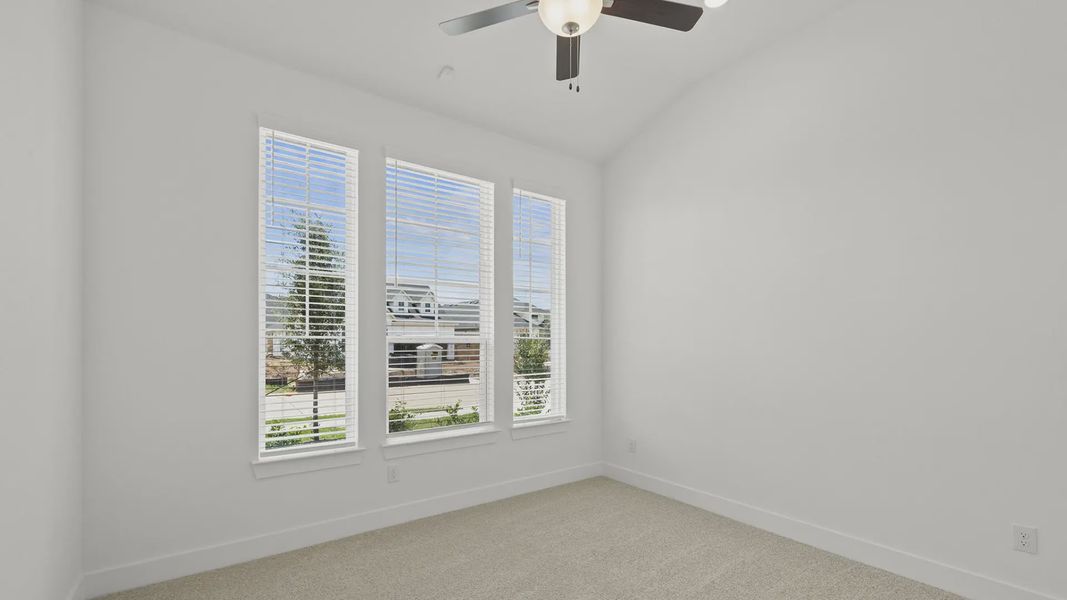 Spacious, unfurnished interior of a new home in Sienna 45', Missouri City (Image 15).