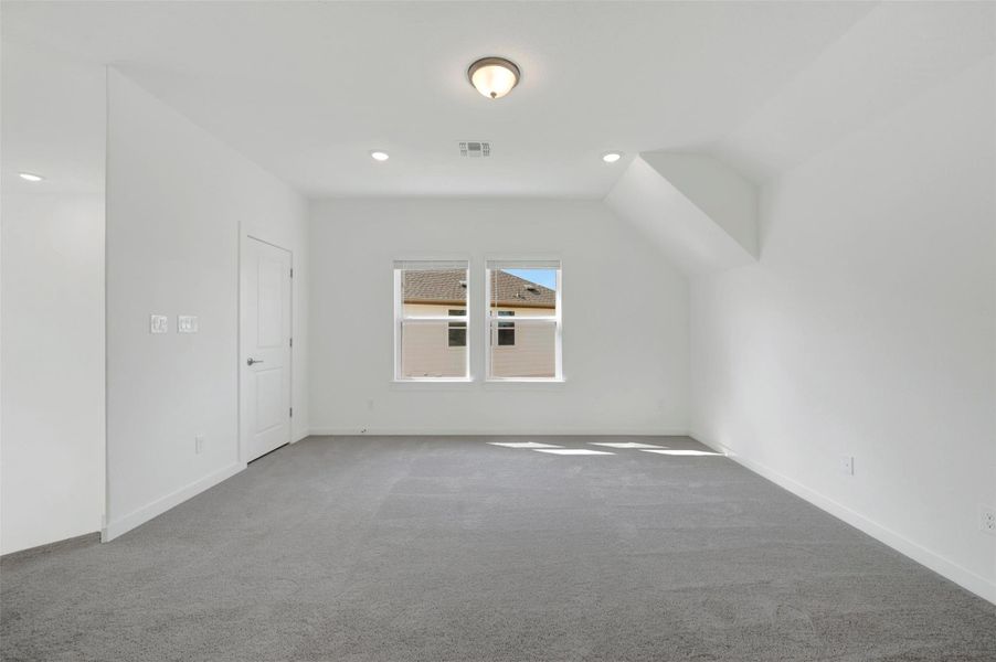 Spacious, unfurnished interior of a new home in Heritage, Dripping Springs (Image 11).