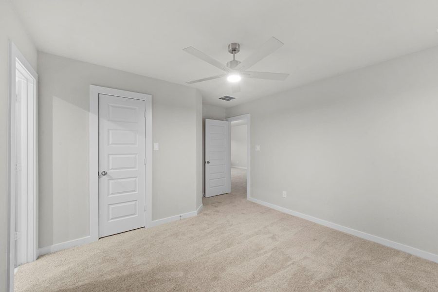 Spacious, unfurnished interior of a new home in Briarwood Crossing, Rosenberg (Image 29).