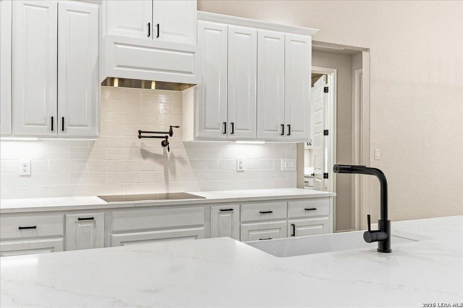 Furnished interior view inside a new home in , La Vernia (Image 7).