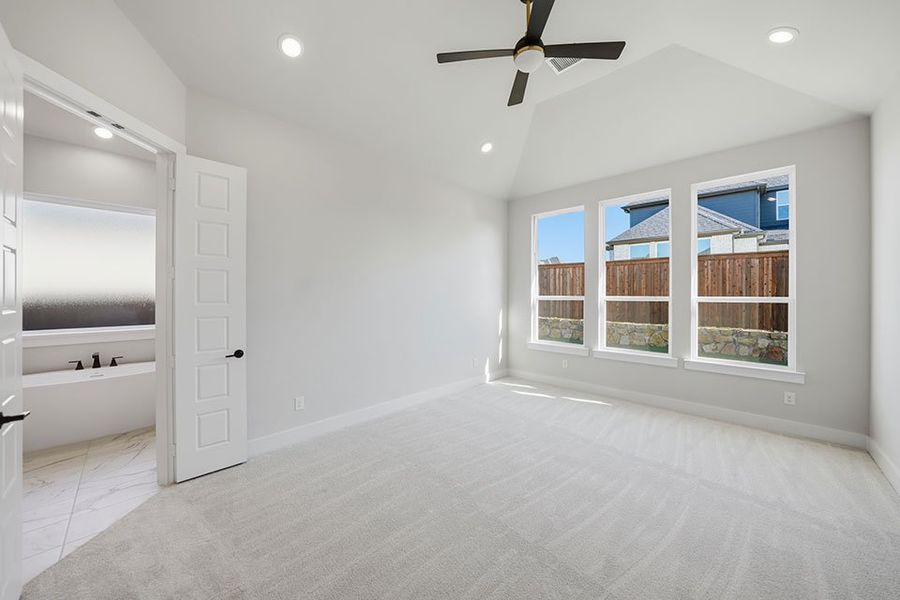 Spacious, unfurnished interior of a new home in Quail Hollow, Rockwall (Image 28).