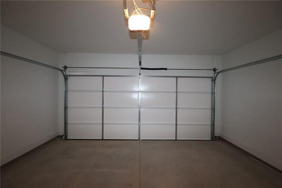 Spacious, unfurnished interior of a new home in Maple Grove at Towne Lake, Woodstock (Image 7).