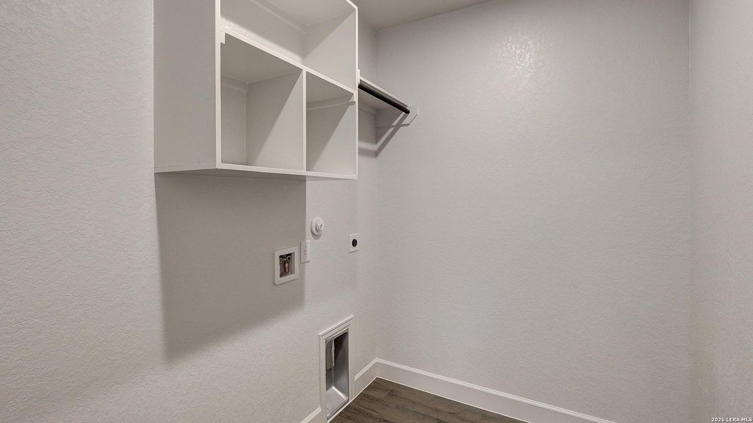 Spacious, unfurnished interior of a new home in Briggs Ranch, San Antonio (Image 21).