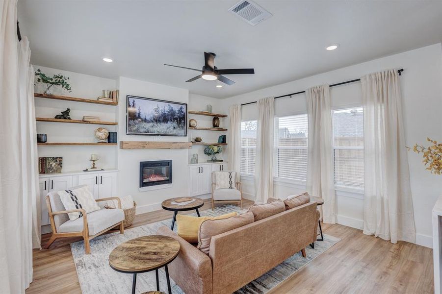 Furnished interior view inside a new home in , Fort Worth (Image 37). Furnished interior view inside a new home in , Fort Worth (Image 37).
