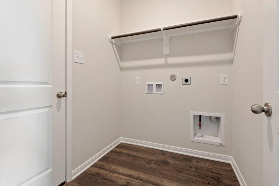 Spacious, unfurnished interior of a new home in Pinewood Trails, Cleveland (Image 13).