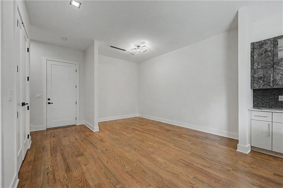 Spacious, unfurnished interior of a new home in , Atlanta (Image 24).
