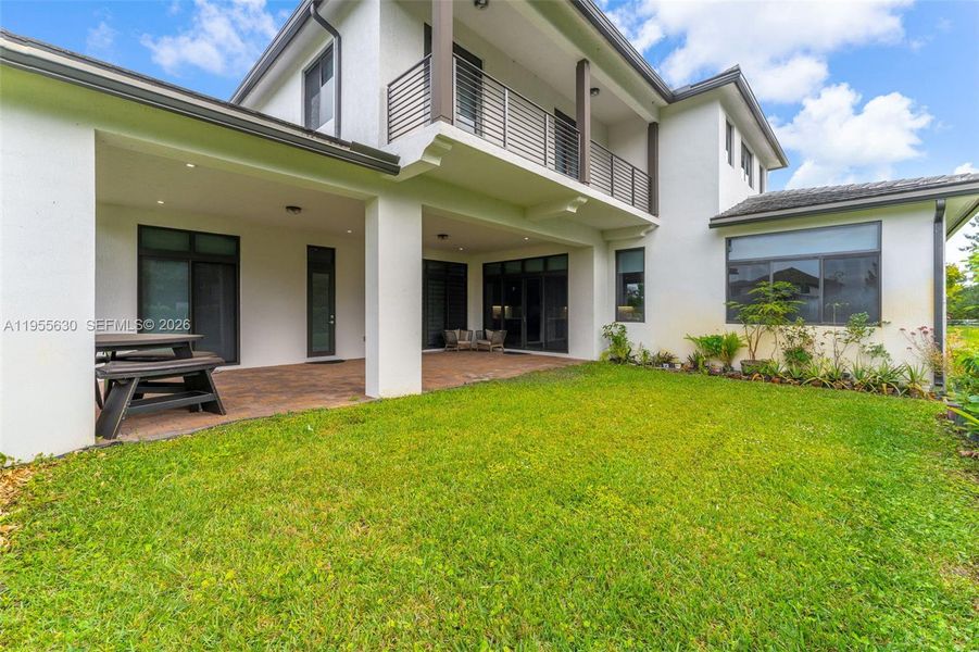 Exterior details and patio area of a home in , Southwest Ranches (Image 3).