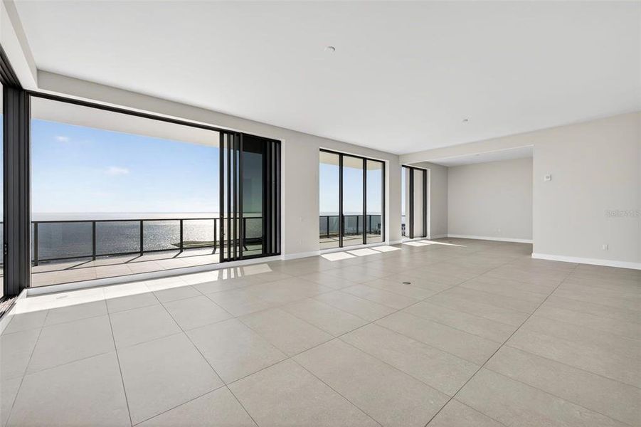 Spacious, unfurnished interior of a new home in , St. Petersburg (Image 47). Spacious, unfurnished interior of a new home in , St. Petersburg (Image 47).