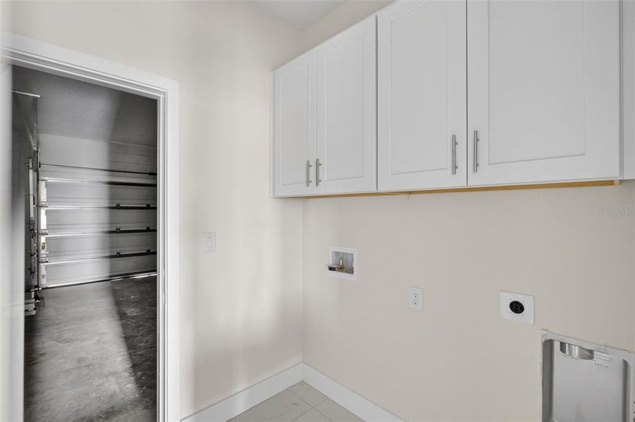 Spacious, unfurnished interior of a new home in , Port Charlotte (Image 35).