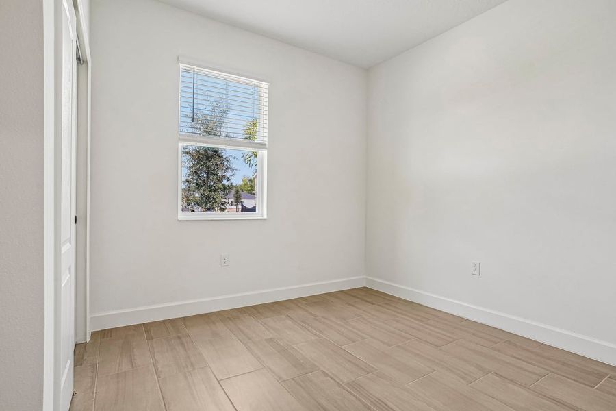 Spacious, unfurnished interior of a new home in Oasis Reserve, Orlando (Image 20).