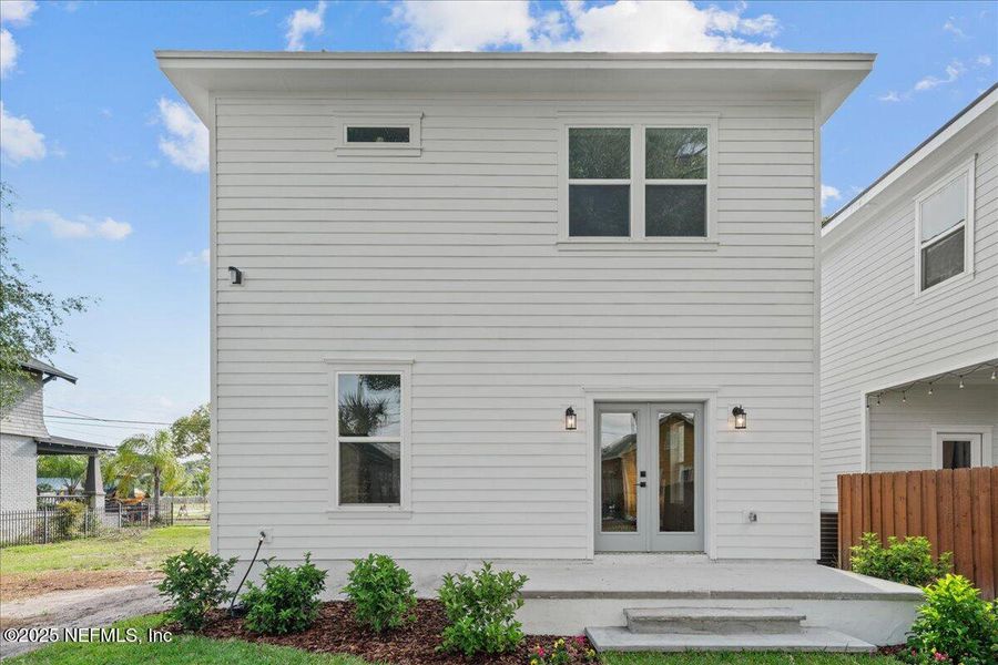 Exterior details and patio area of a home in , Jacksonville (Image 3).