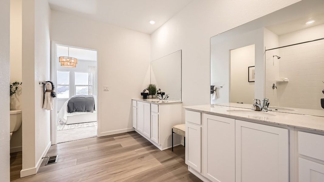 041025 1974 Graham Owners Bath 1of2 F1 Base2