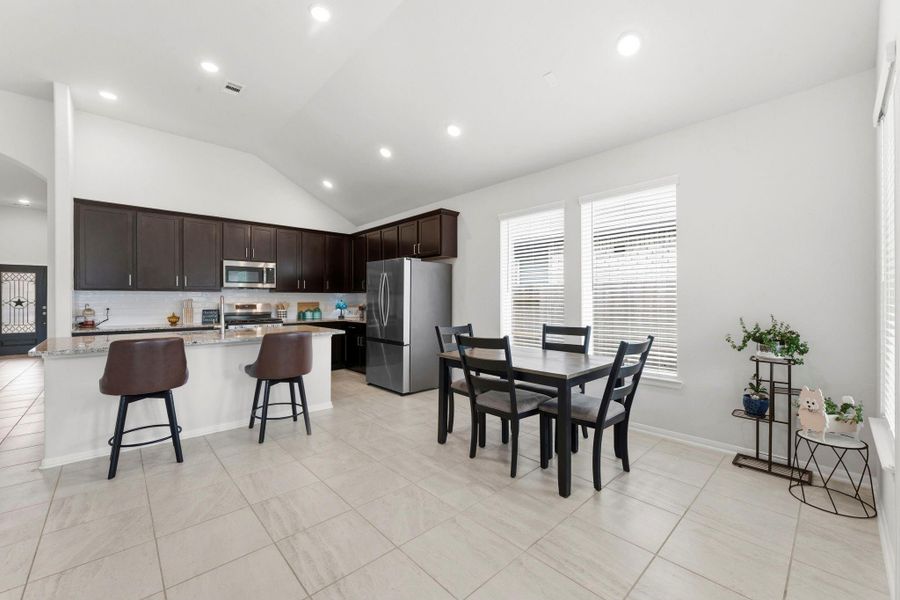 Open dining and kitchen spaces create the perfect setting for easy entertaining and everyday connection. Open dining and kitchen spaces create the perfect setting for easy entertaining and everyday connection.