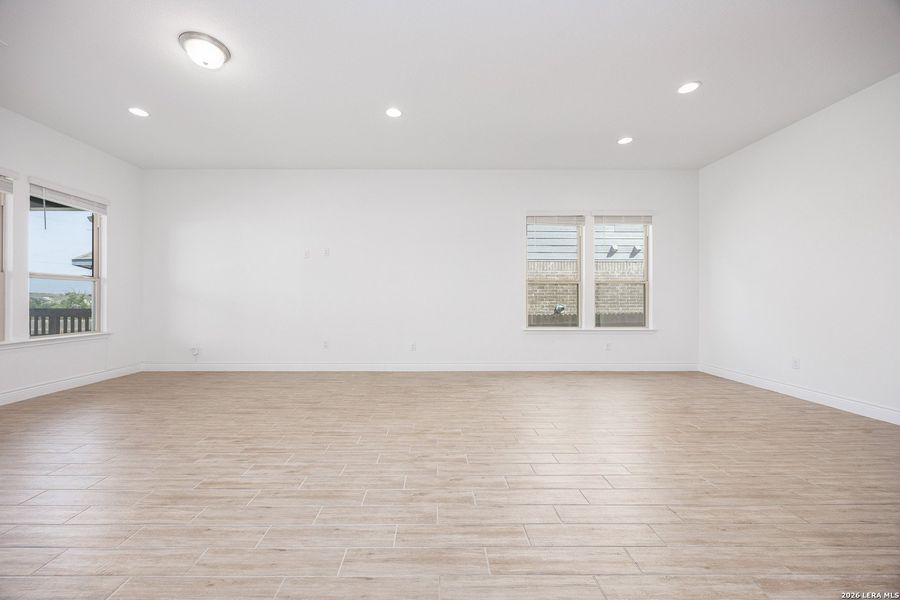 Spacious, unfurnished interior of a new home in Bison Ridge, San Antonio (Image 40).