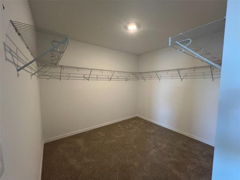 Spacious, unfurnished interior of a new home in Hawks Run, Kissimmee (Image 19). Spacious, unfurnished interior of a new home in Hawks Run, Kissimmee (Image 19).