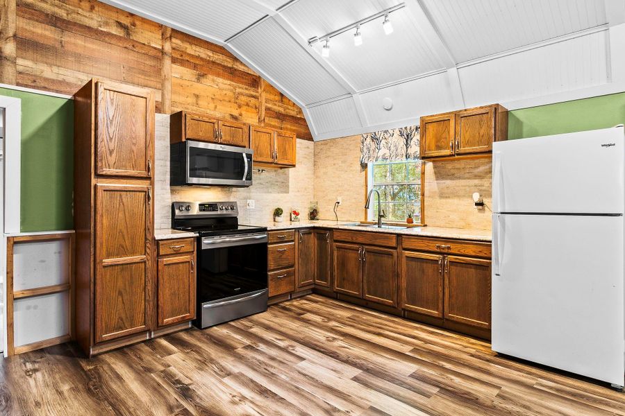 Another Kitchen View - Frigidaire Oven & Microwave Convey, even has a unique built in dishwasher on the right side of sink! Another Kitchen View - Frigidaire Oven & Microwave Convey, even has a unique built in dishwasher on the right side of sink!