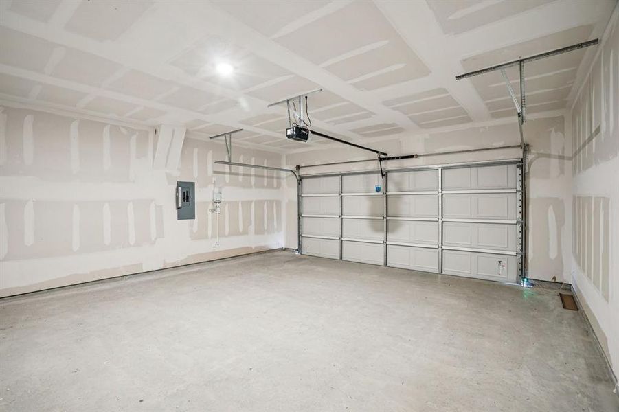 Spacious, unfurnished interior of a new home in Lone Oak, Alvarado (Image 26). Spacious, unfurnished interior of a new home in Lone Oak, Alvarado (Image 26).