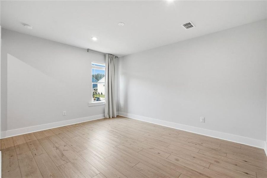 Spacious, unfurnished interior of a new home in Hunters Creek, Flowery Branch (Image 20).