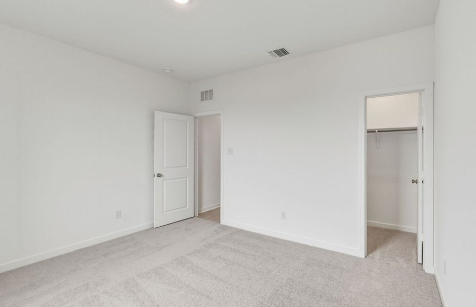 Spacious, unfurnished interior of a new home in County View, Temple (Image 26).