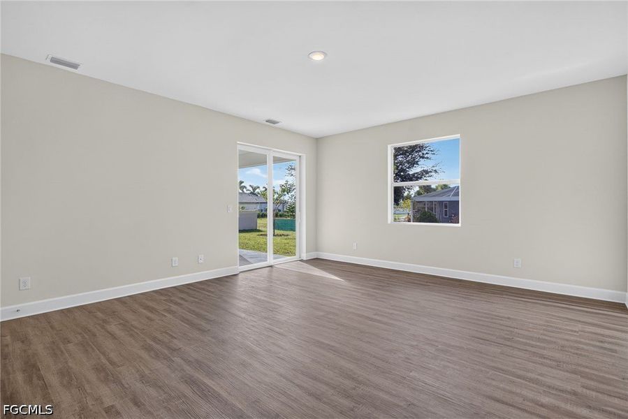 Spacious, unfurnished interior of a new home in Cape Coral, Cape Coral (Image 19).