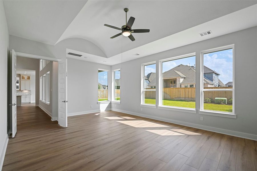 Spacious, unfurnished interior of a new home in Bridgeland 80′, Cypress (Image 12). Spacious, unfurnished interior of a new home in Bridgeland 80′, Cypress (Image 12).