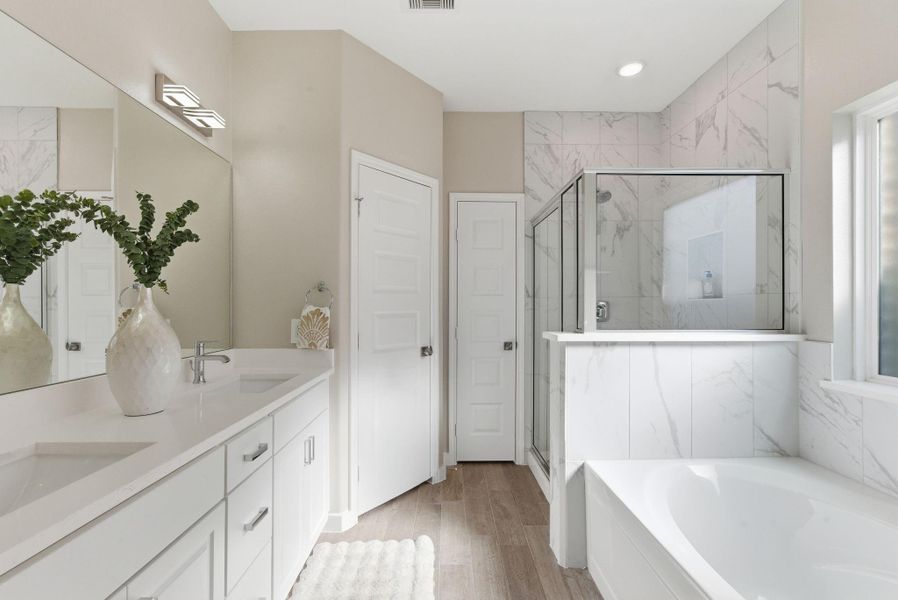 Furnished interior view inside a new home in , Fresno (Image 32).