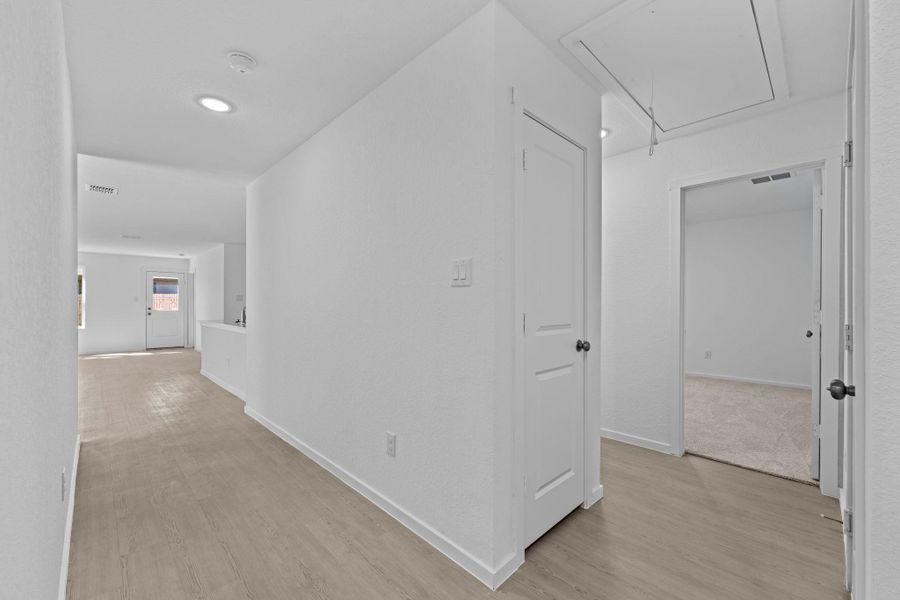 Spacious, unfurnished interior of a new home in Friendship Oaks, Fredericksburg (Image 16).